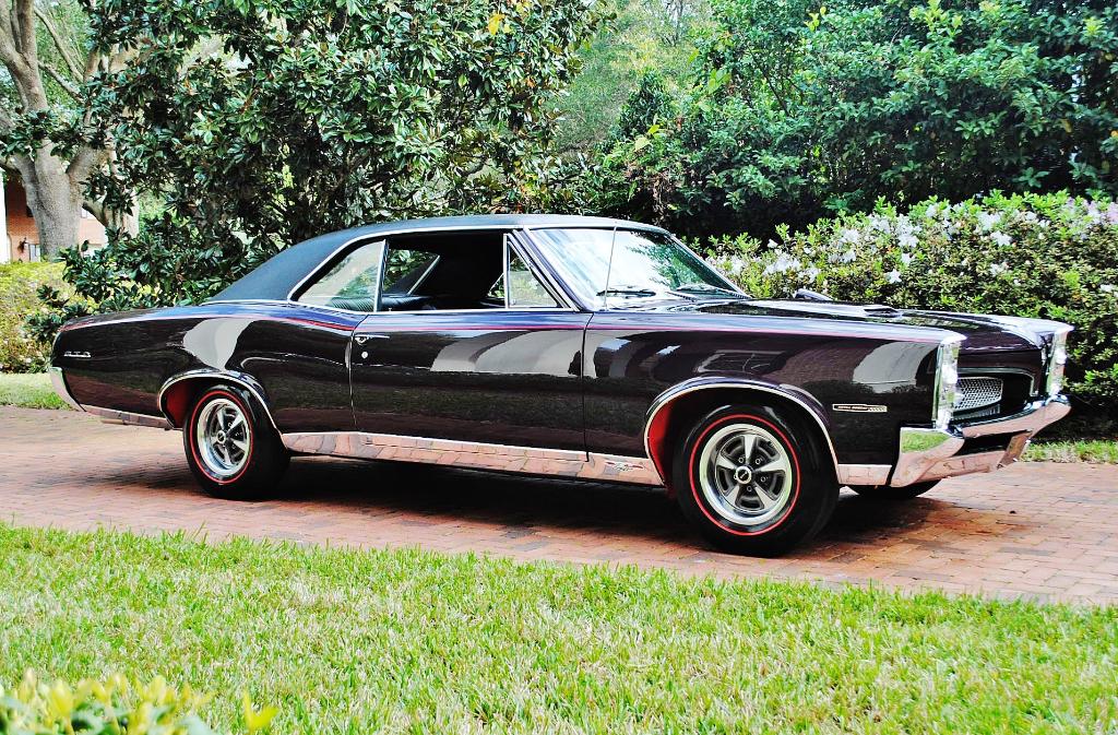 1967 Pontiac GTO Tri-power.